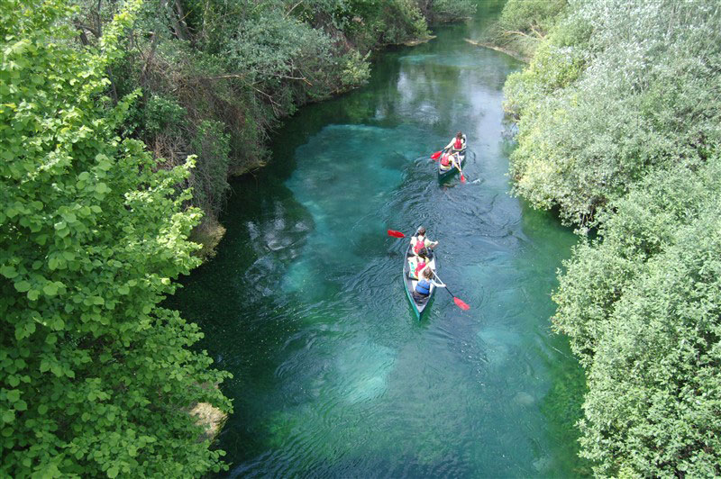 Scopri di più sull'articolo Escursioni in CANOA CANADESE sul fiume TIRINO!