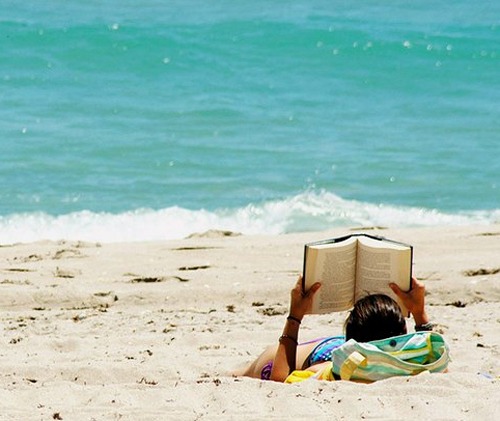 Scopri di più sull'articolo “La spiaggia ama il libro” – incontri letterari in riva al mare di Cervia