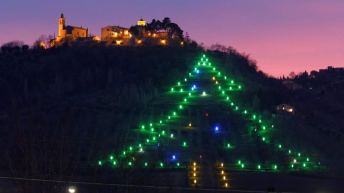 Scopri di più sull'articolo Castelbellino (AN) – Il Paese dell’albero natalizio