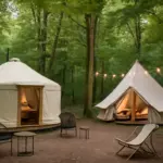 Alloggi insoliti tra i boschi italiani: dormire in yurte e tende glam per vivere la natura senza rinunciare al comfort